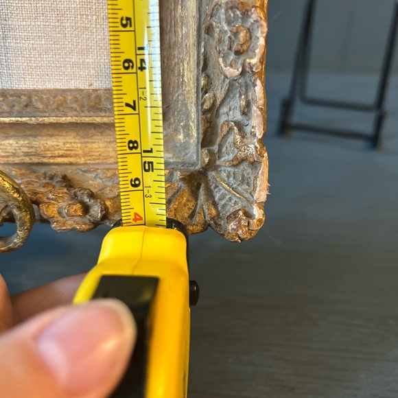 Signed “unknown” Vintage Framed Oil Painting, Girl With Big Eyes (Floral) - Picture 7 of 11